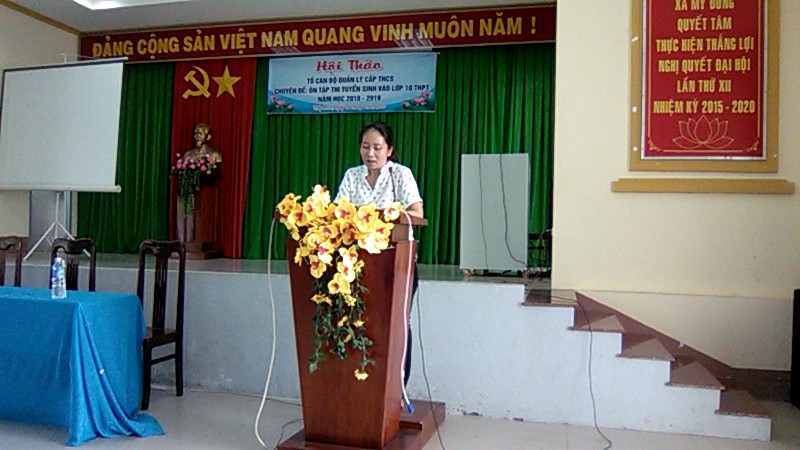 Cô: Lê Thị Kim Ngọc báo cáo tham luận tại Hội thảo