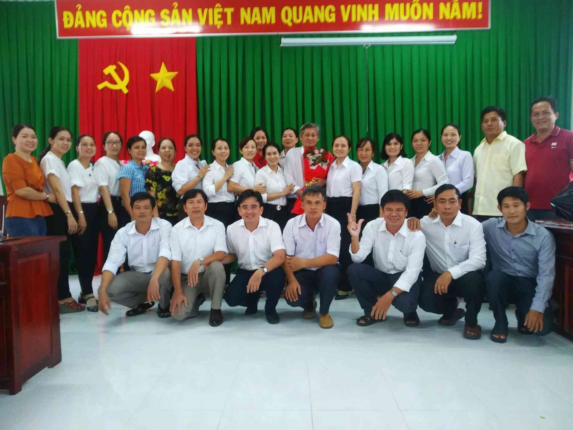 Ảnh thầy Trần Thanh Nhã về hữu